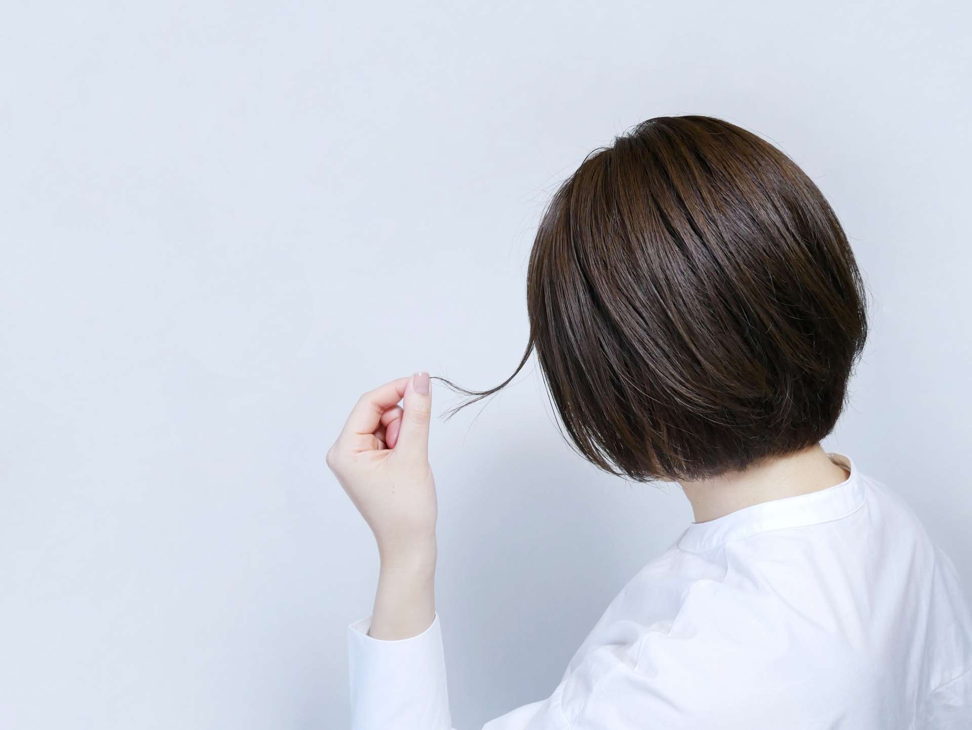 1日に髪の毛は何本抜ける？|LINKS